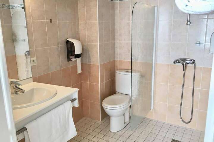 Room 15 of 17