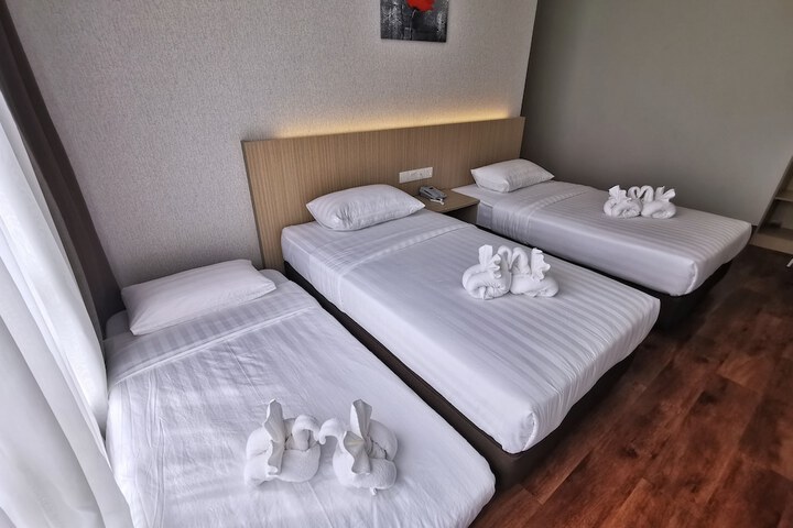 Room 4 of 25