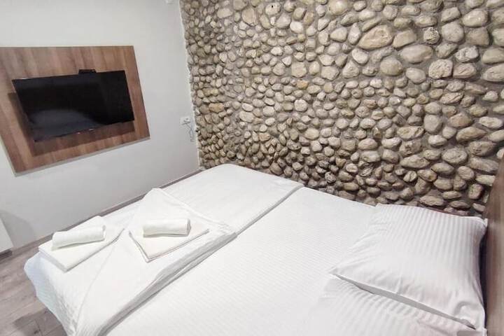 Room 2 of 21
