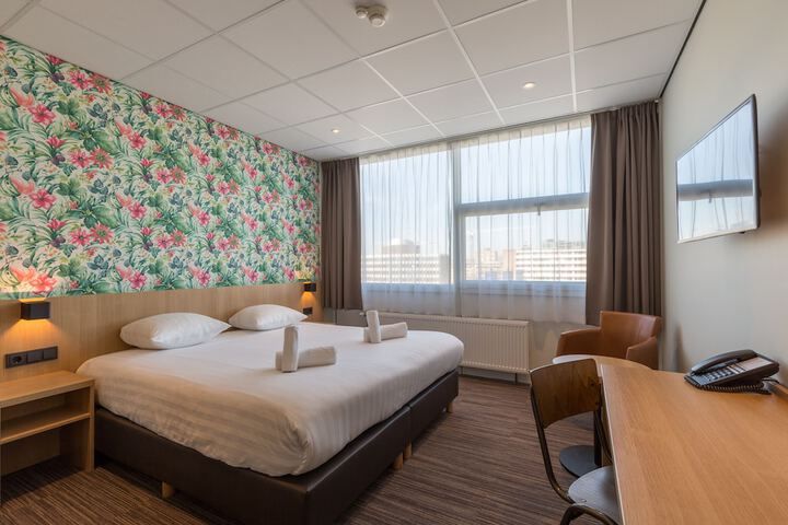 Room 10 of 29