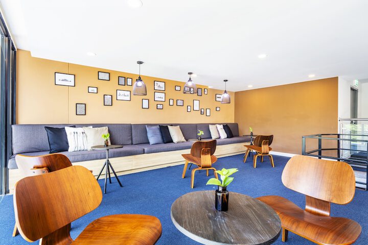 Lounge 59 of 82