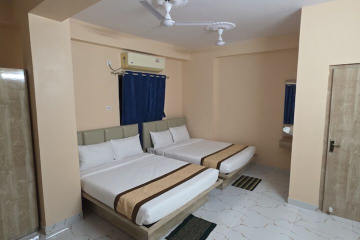 Room 5 of 15