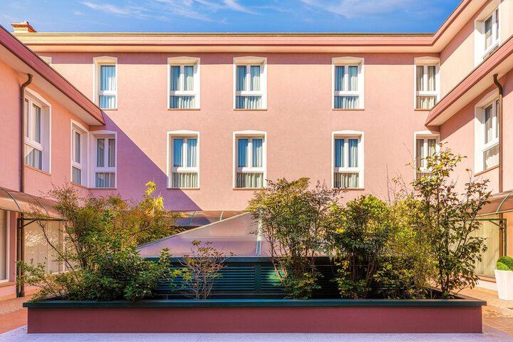 Hotel Exterior 58 of 61