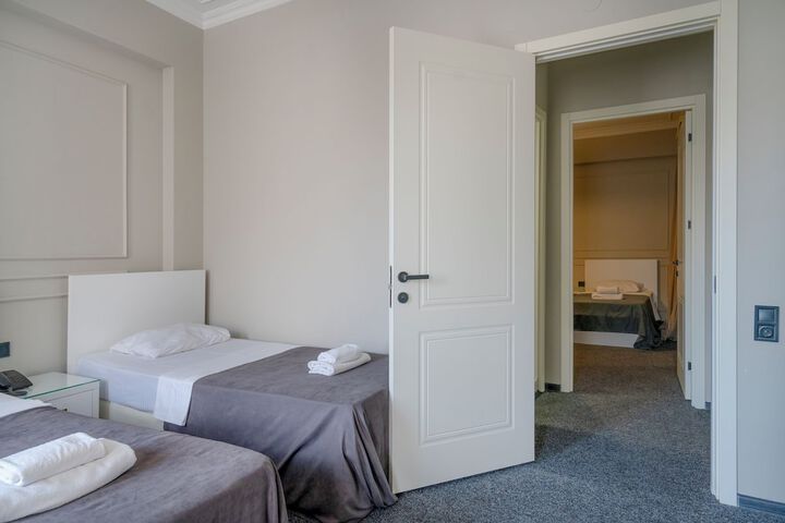 Room 40 of 77