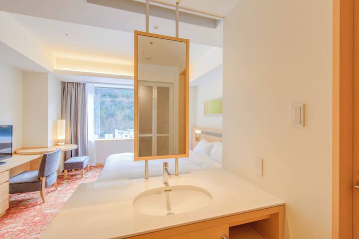 Room 16 of 74