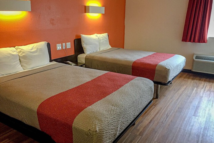 Room 17 of 34