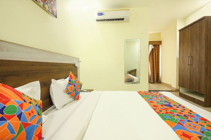 Room 9 of 39