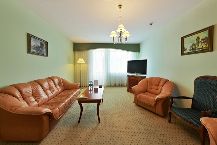 Room 11 of 30