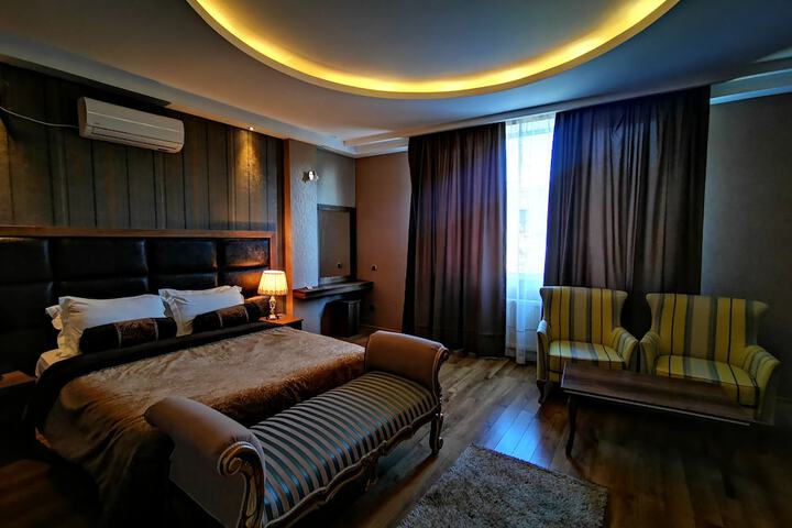Room 28 of 64