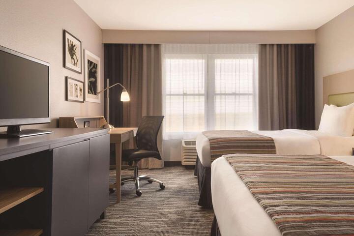 2 Queen Beds (3 of 10)