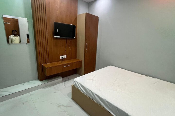 Room 4 of 11