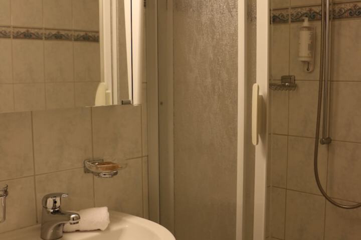 Room 26 of 46