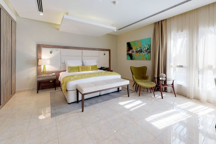 Room 38 of 182