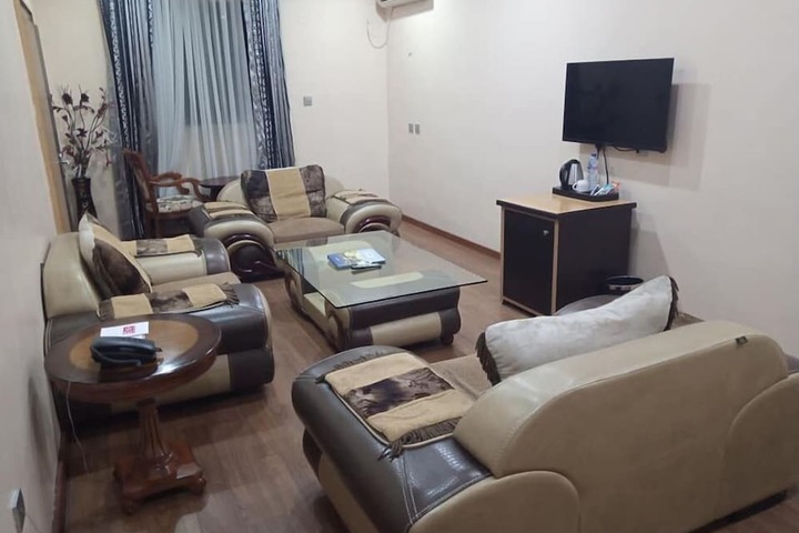 Room 6 of 24