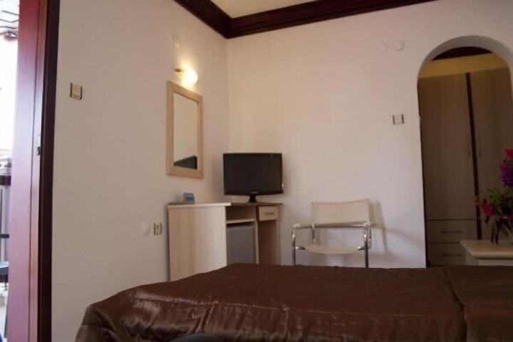 Room 5 of 28