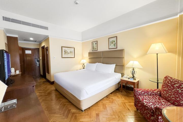 Room 52 of 133