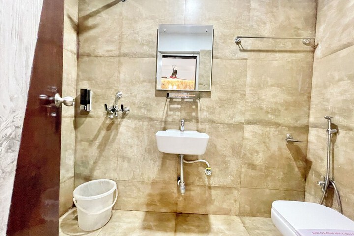 Room 105 of 159