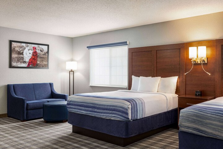 2 Queen Beds (10 of 20)