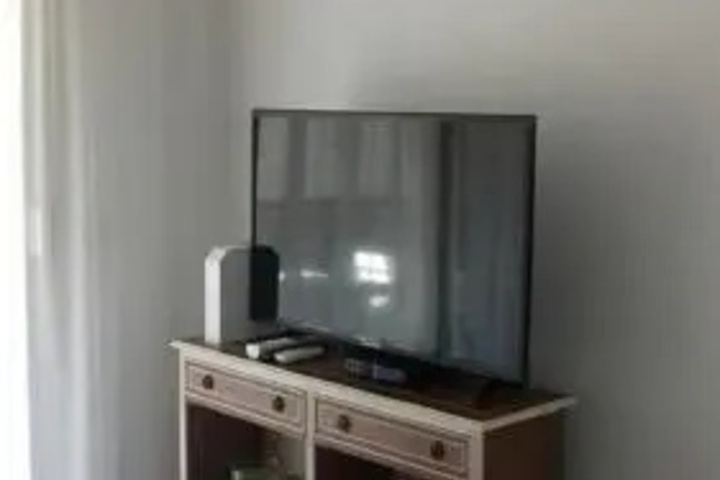 Room 5 of 9