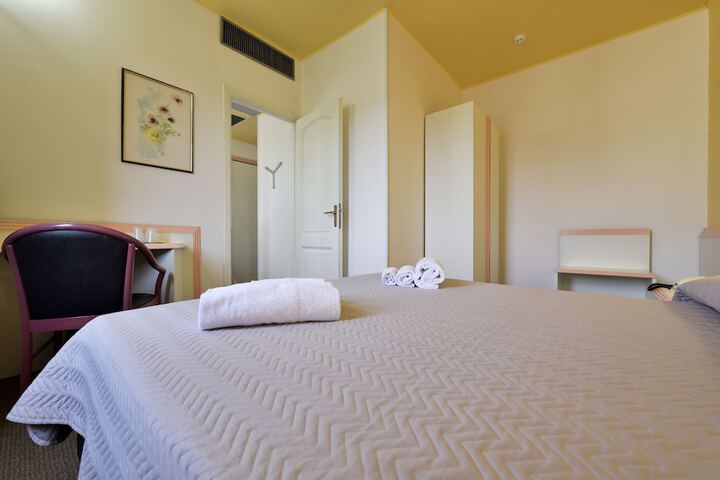 Room 11 of 44