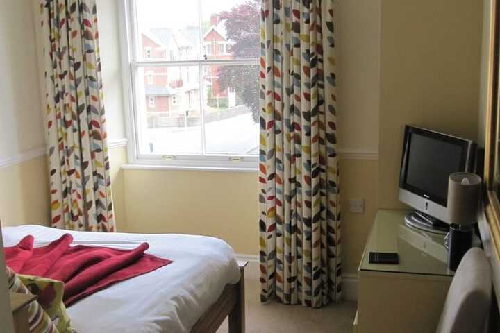 Room 16 of 38
