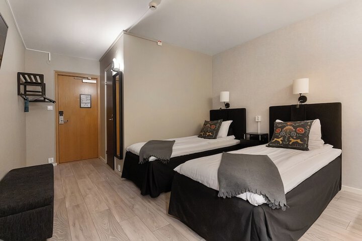 Room 10 of 36