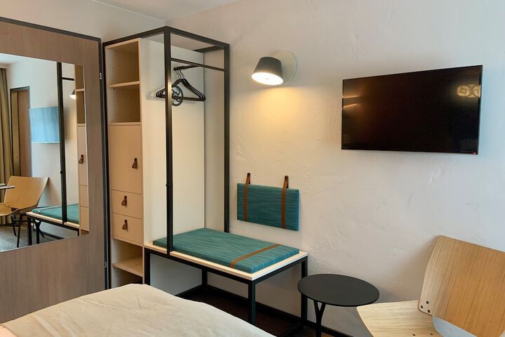 Room 33 of 88