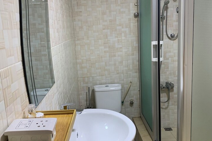 Room 16 of 44