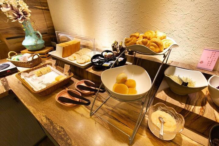 Breakfast/Coffee Service 51 of 67