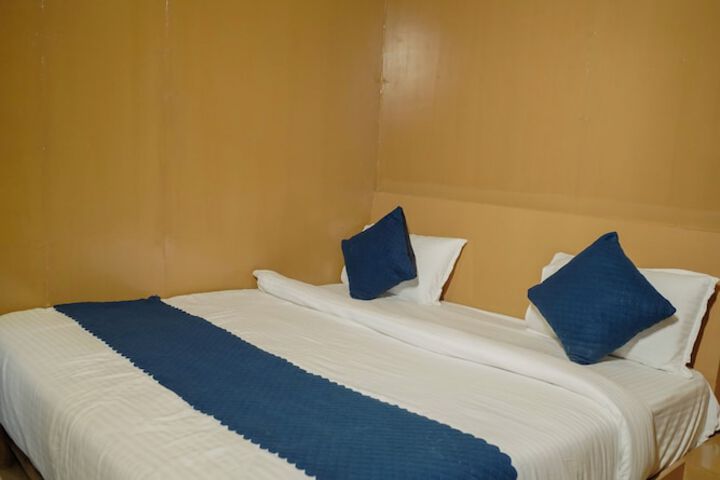 Room 9 of 37