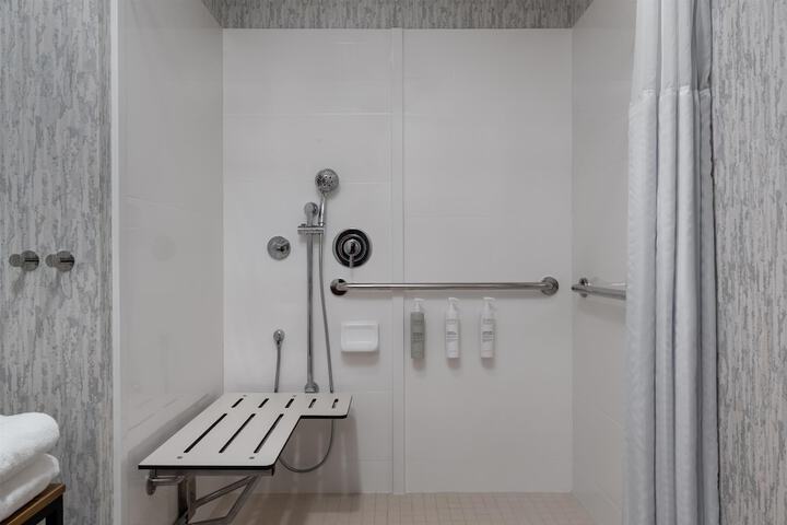 Room 32 of 42
