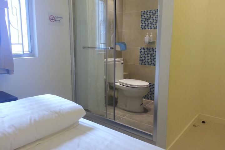 Room 21 of 33