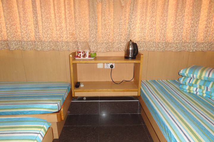 Room 5 of 32