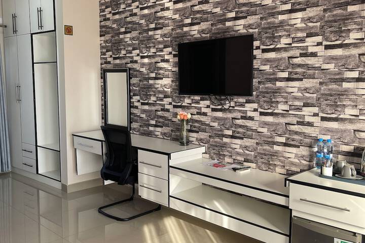 Room 6 of 24