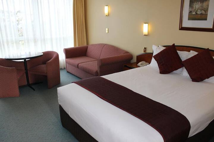 Room 10 of 16