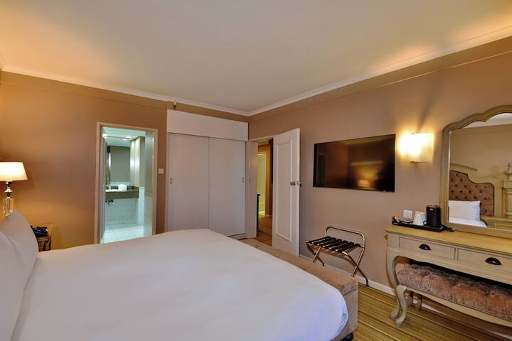 Room 32 of 128