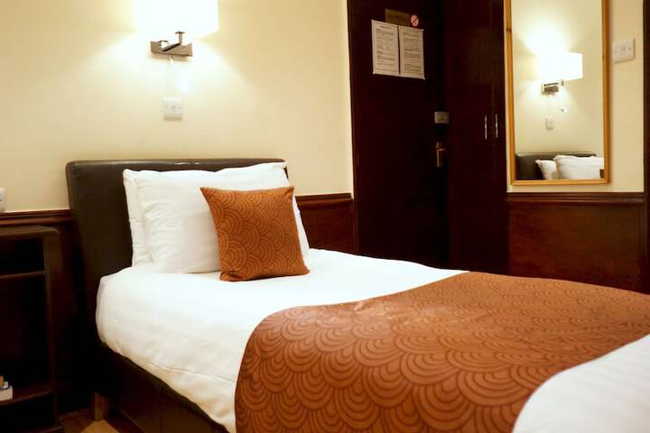 Room 32 of 97