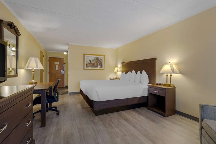Double Accessible Queen Size Bed (3 of 28)