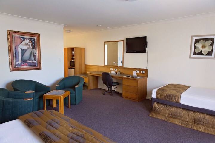 Room 25 of 74