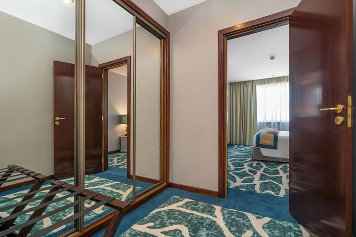 Room 6 of 120