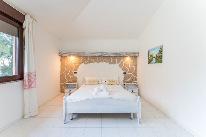 Room 2 of 10