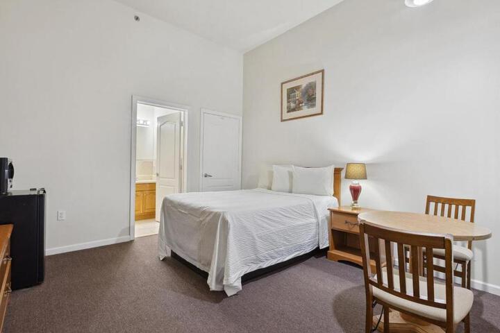 Standard Room, King or Two Doubles (5 of 6)