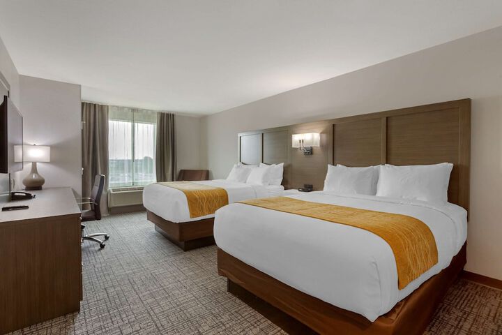 2 Queen Beds (7 of 7)