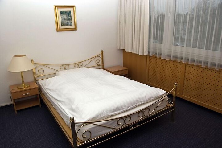 Room 9 of 26