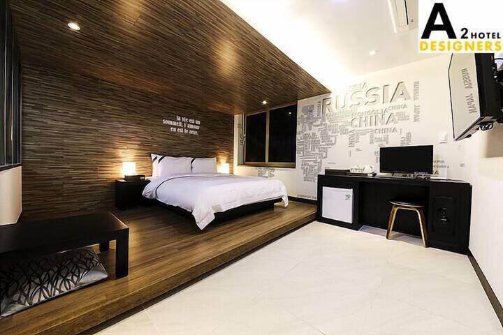 Room 30 of 43