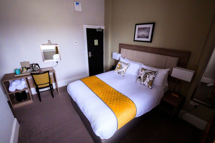 Room 15 of 117