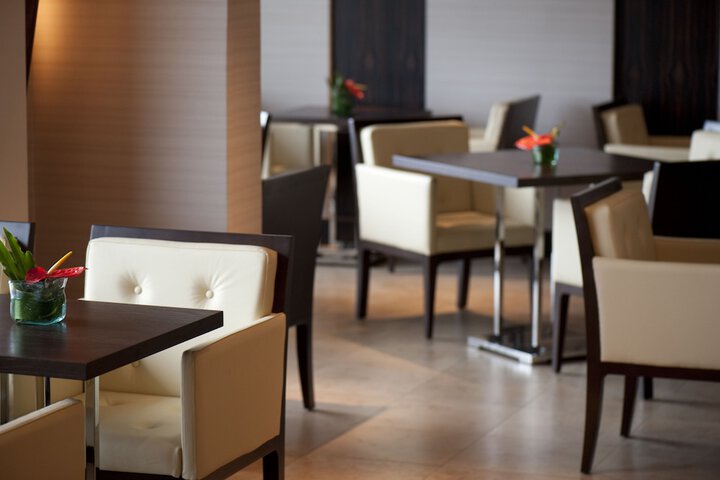 Lounge 67 of 85