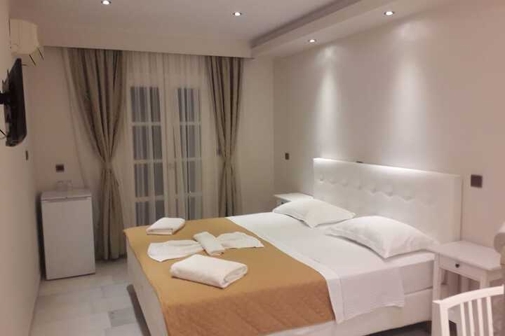 Room 3 of 32
