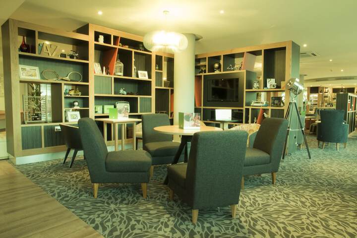 Lounge 54 of 106