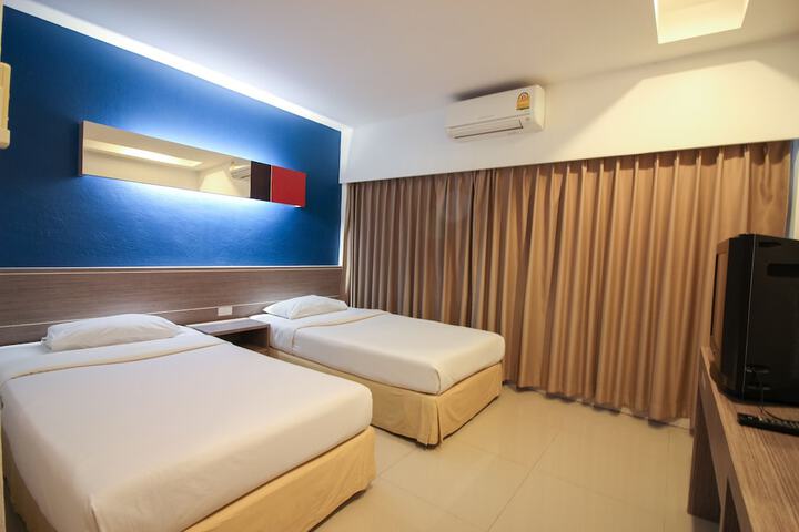 Room 4 of 37